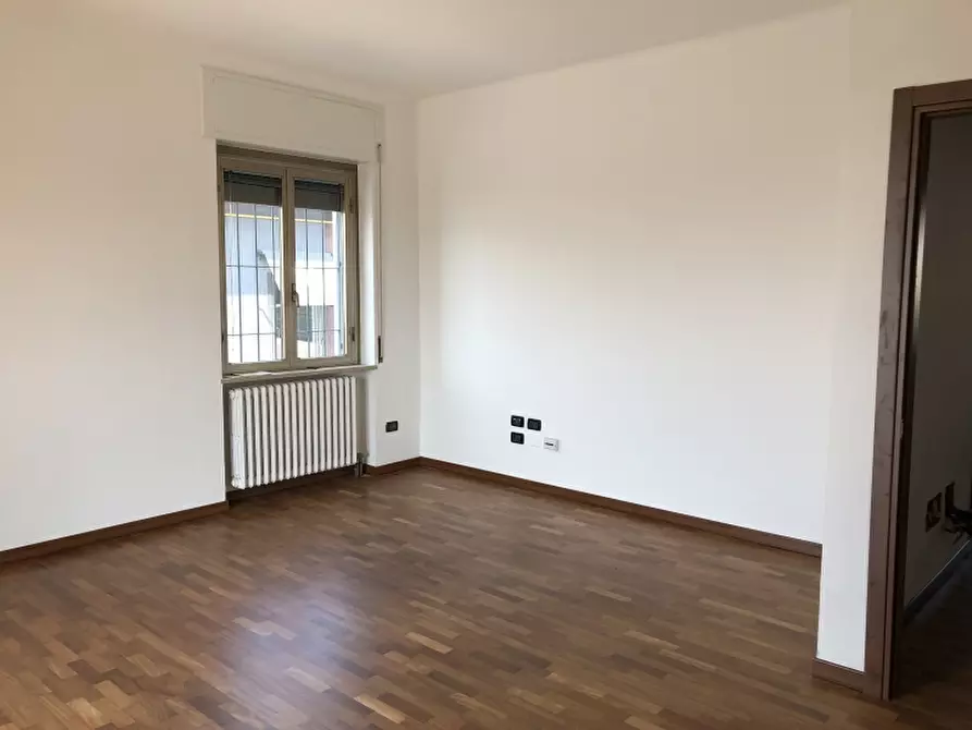 Immagine 2 di Ufficio in affitto  in Via Ciro Ferrari a Verona