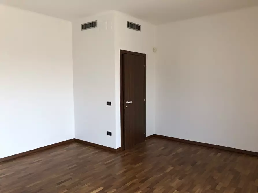 Immagine 3 di Ufficio in affitto  in Via Ciro Ferrari a Verona