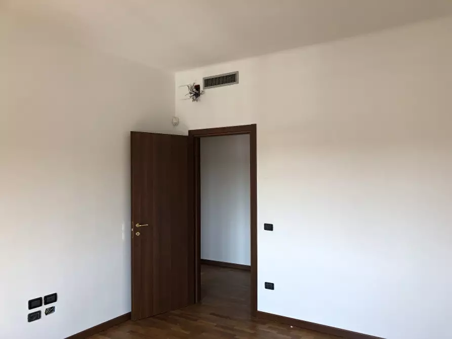 Immagine 8 di Ufficio in affitto  in Via Ciro Ferrari a Verona