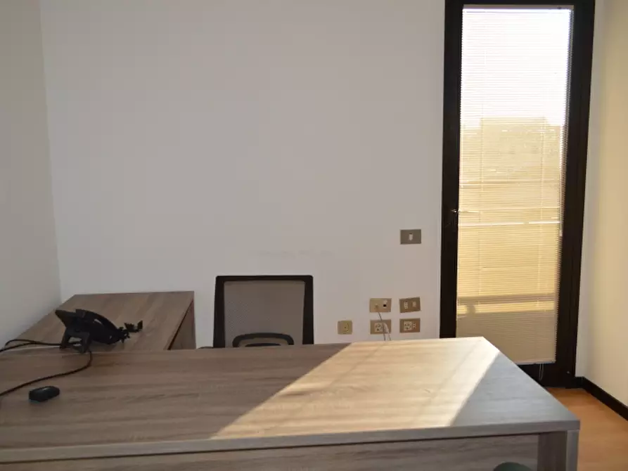 Immagine 11 di Ufficio in affitto  in Via Messedaglia a Verona