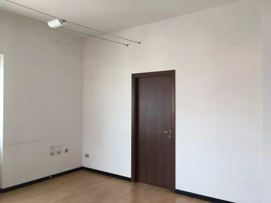 Immagine 3 di Ufficio in affitto  in Via Messedaglia a Verona