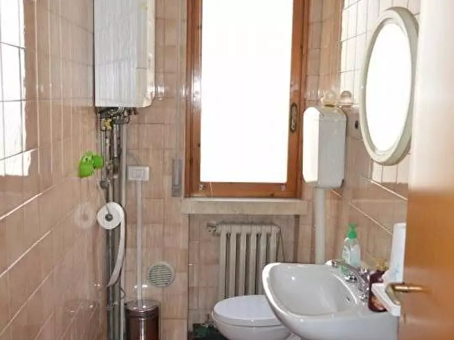 Immagine 7 di Negozio in affitto  in Via Silvestrini a Verona