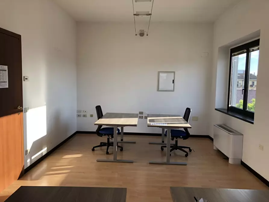 Immagine 19 di Ufficio in affitto  in Via Messedaglia a Verona