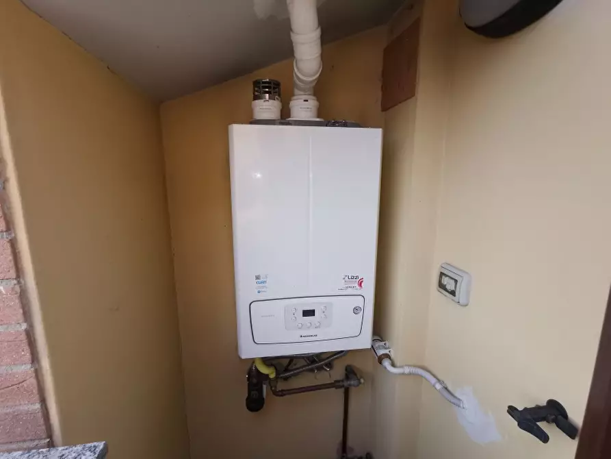 Immagine 24 di Appartamento in affitto  a Bovisio-Masciago