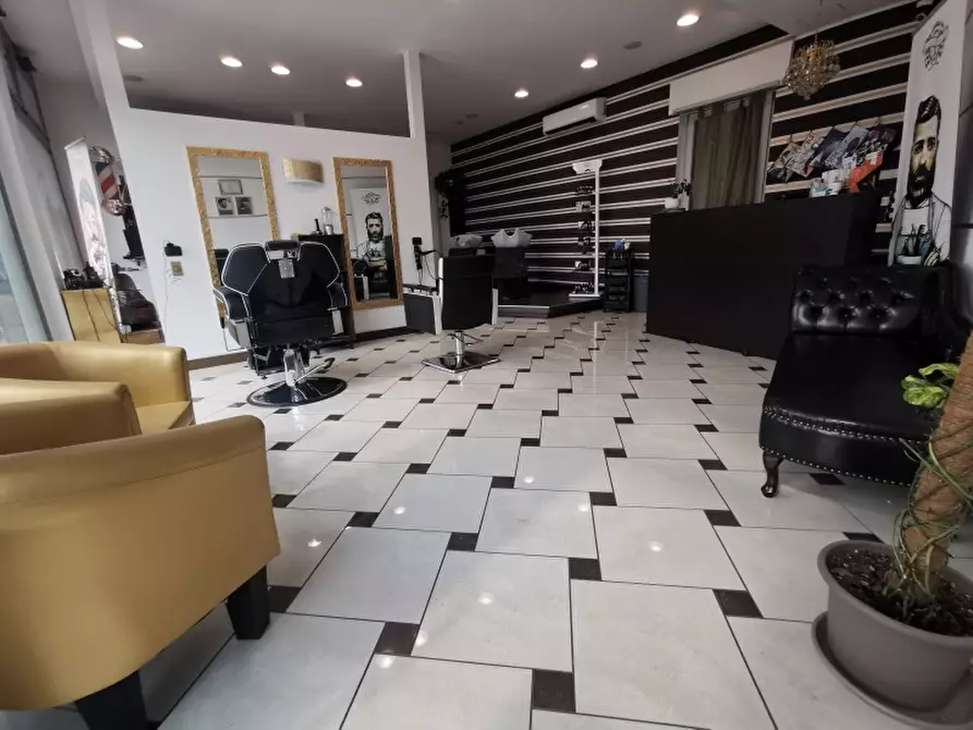 Immagine 1 di Negozio in affitto  a Cesano Maderno