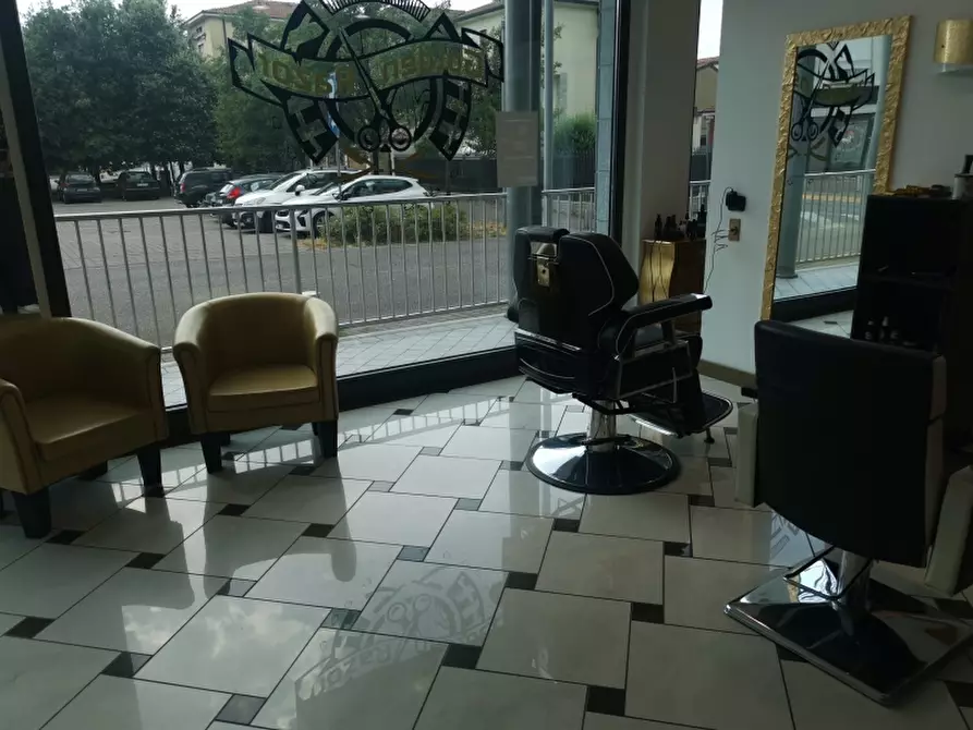 Immagine 13 di Negozio in affitto  a Cesano Maderno