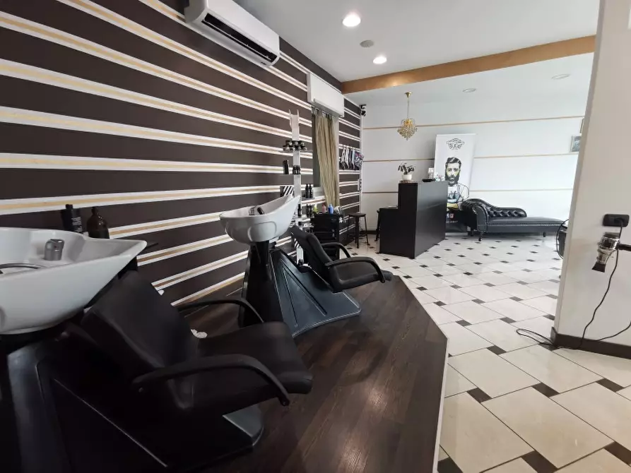 Immagine 14 di Negozio in affitto  a Cesano Maderno