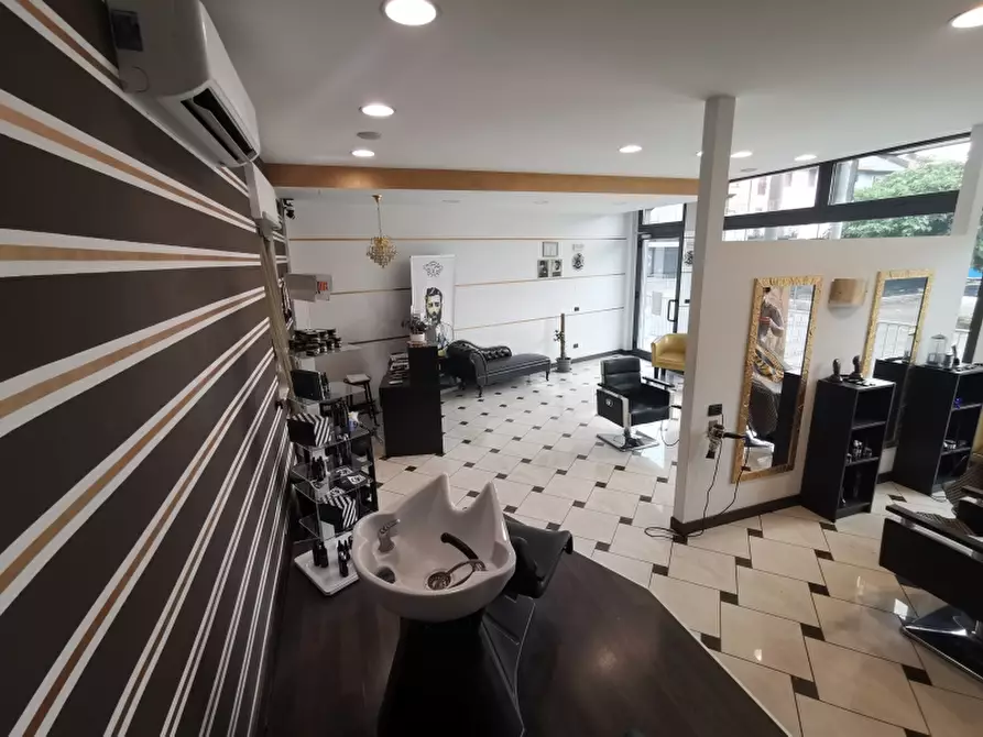 Immagine 3 di Negozio in affitto  a Cesano Maderno