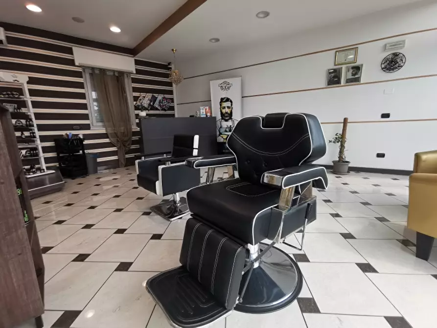 Immagine 5 di Negozio in affitto  a Cesano Maderno