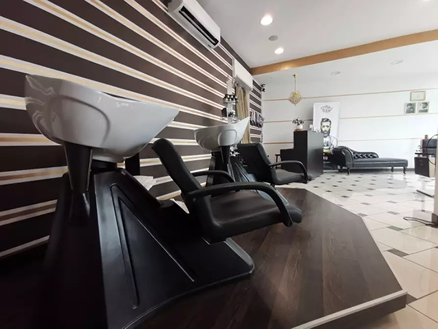 Immagine 6 di Negozio in affitto  a Cesano Maderno