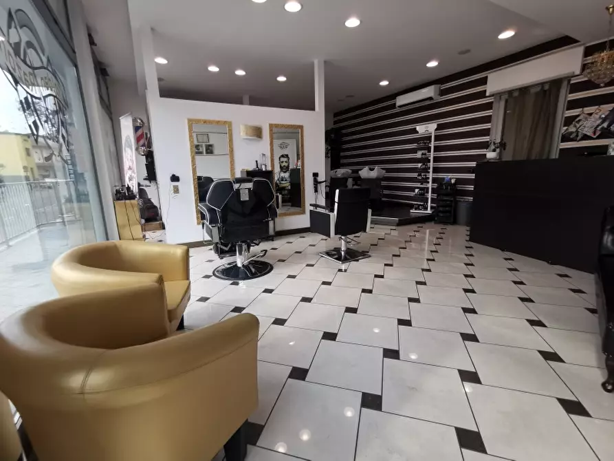 Immagine 8 di Negozio in affitto  a Cesano Maderno