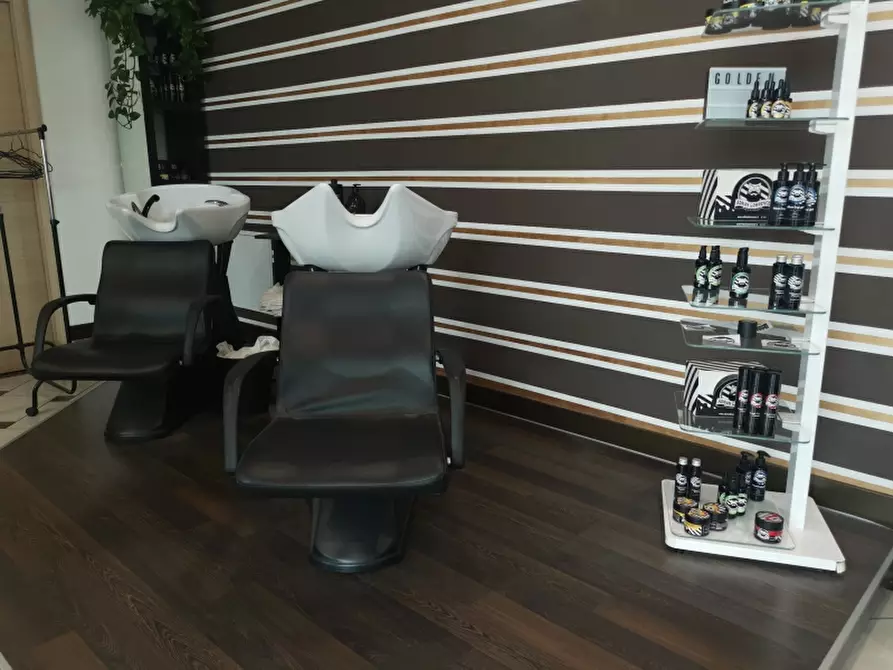 Immagine 9 di Negozio in affitto  a Cesano Maderno