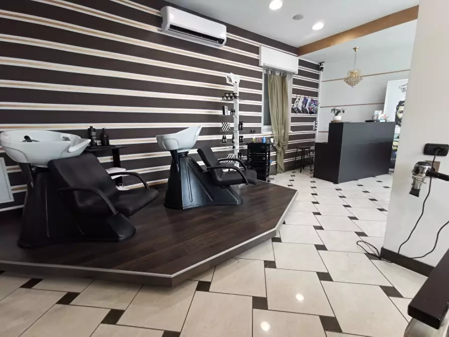 Immagine 10 di Negozio in affitto  a Cesano Maderno