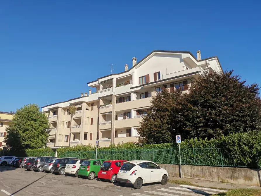 Immagine 2 di Appartamento in affitto  a Bovisio-Masciago