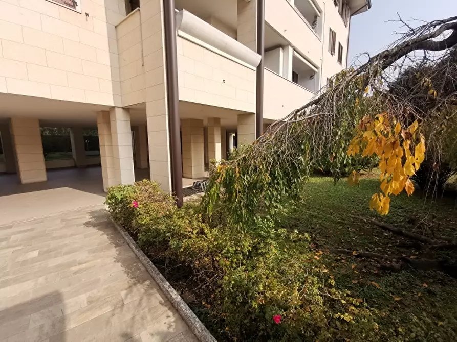 Immagine 26 di Appartamento in affitto  a Bovisio-Masciago