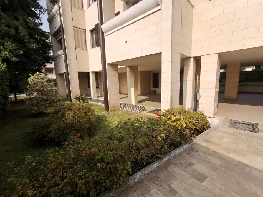 Immagine 27 di Appartamento in affitto  a Bovisio-Masciago