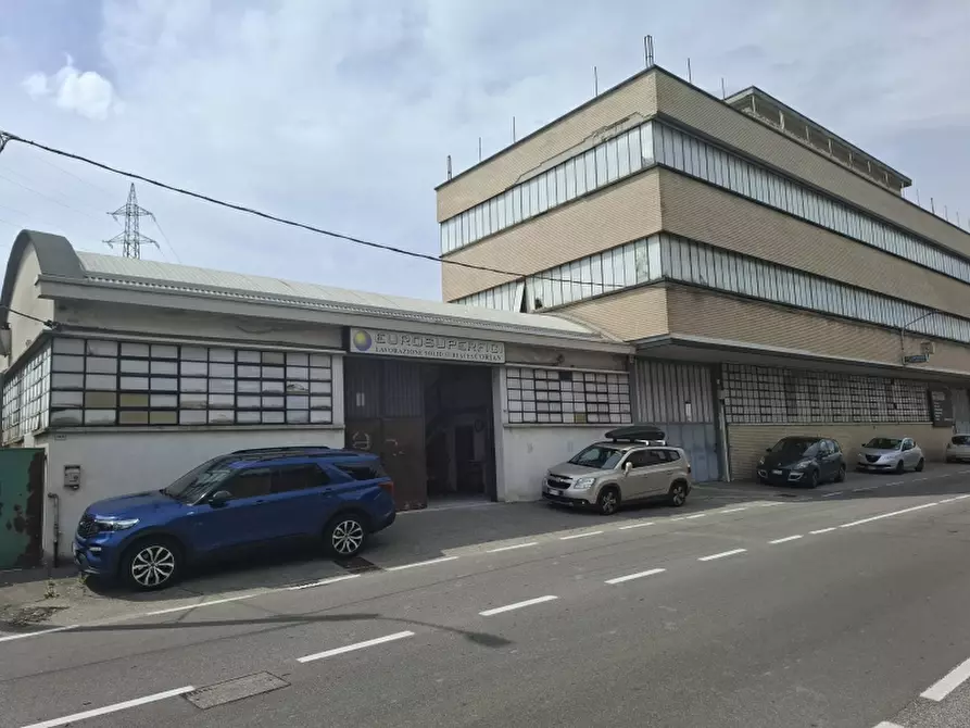 Immagine 1 di Capannone industriale in affitto  a Meda
