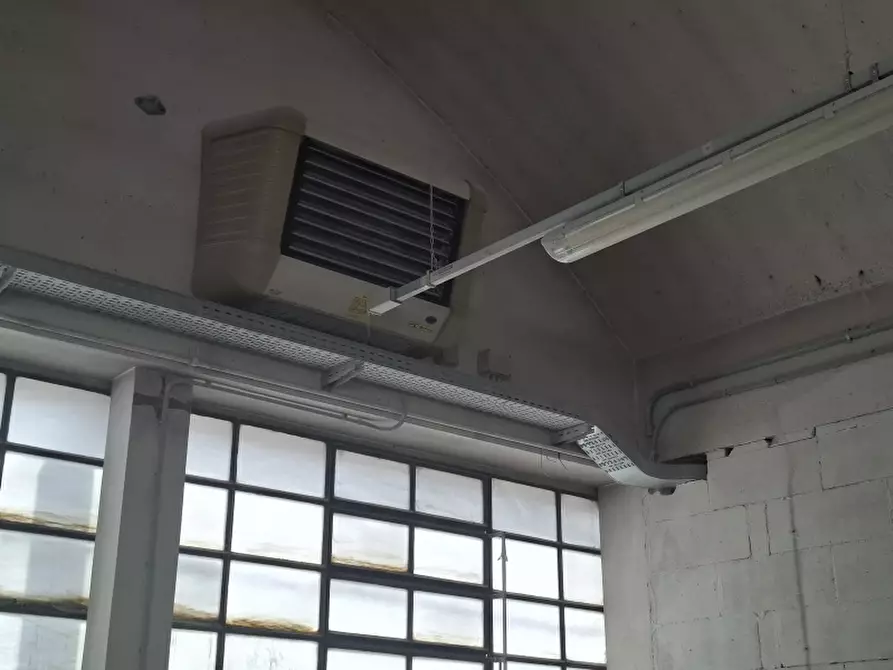 Immagine 4 di Capannone industriale in affitto  a Meda