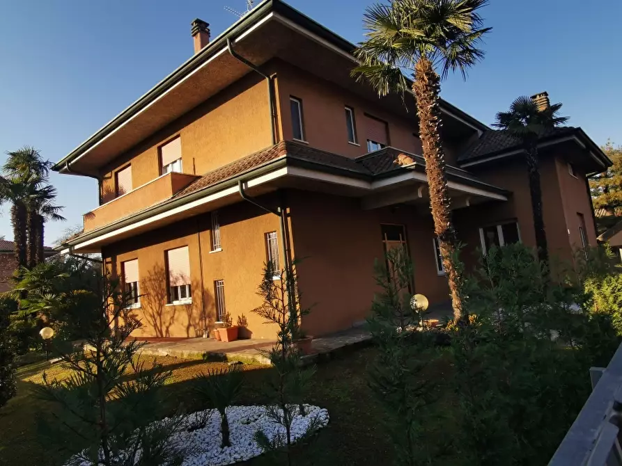 Immagine 1 di Villa in vendita  a Cesano Maderno