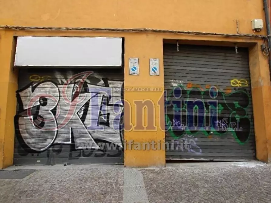 Immagine 2 di Negozio in vendita  in VIA RIVA RENO 9-9/A a Bologna