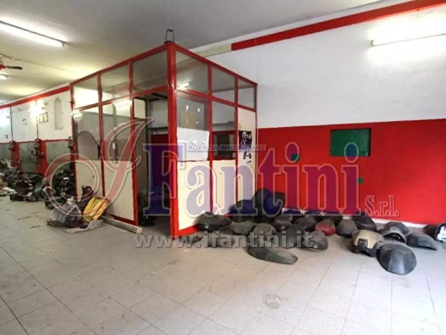 Immagine 3 di Negozio in vendita  in VIA RIVA RENO 9-9/A a Bologna