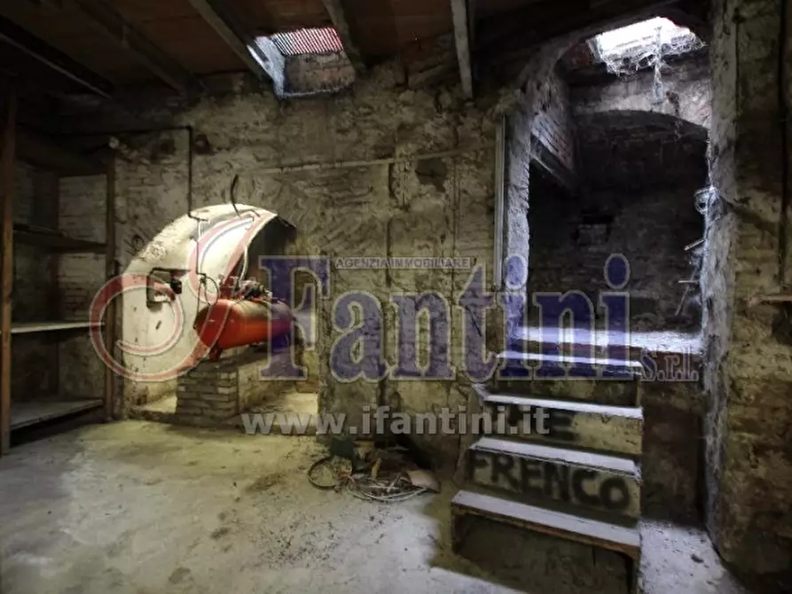 Immagine 19 di Negozio in vendita  in VIA RIVA RENO 9-9/A a Bologna