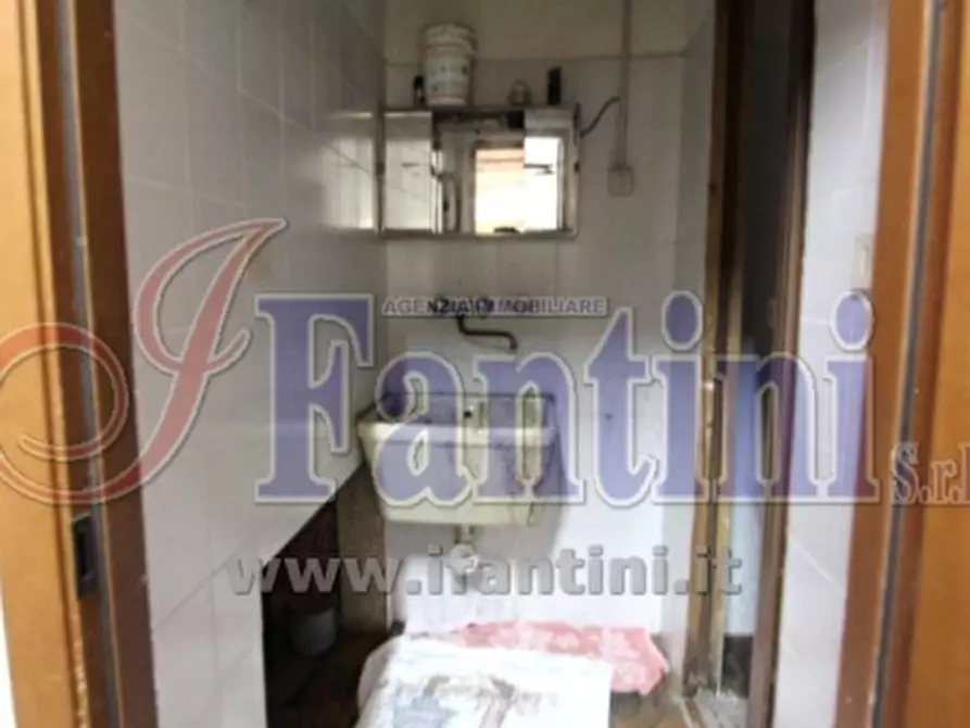 Immagine 21 di Negozio in vendita  in VIA RIVA RENO 9-9/A a Bologna