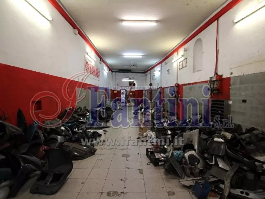 Immagine 6 di Negozio in vendita  in VIA RIVA RENO 9-9/A a Bologna