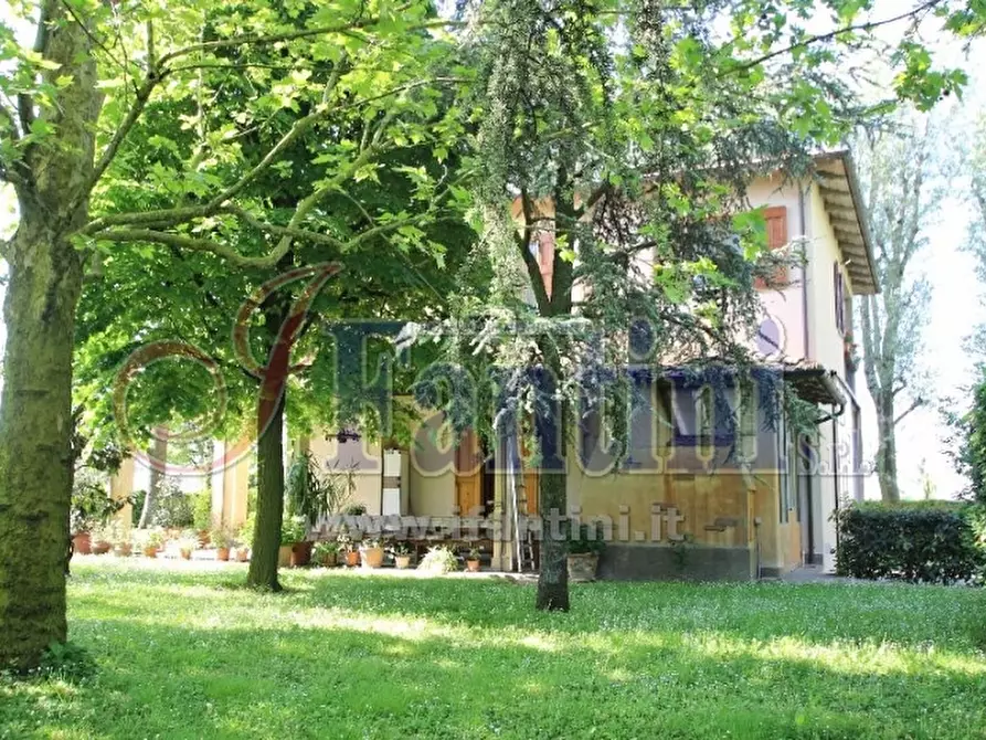 Immagine 2 di Villa in vendita  a Calderara Di Reno