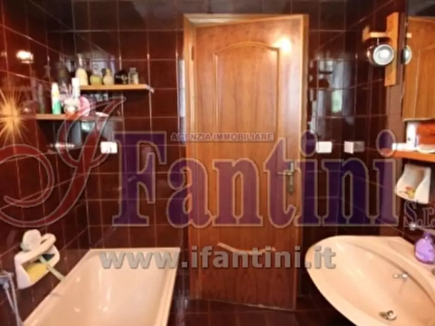 Immagine 26 di Villa in vendita  a Calderara Di Reno