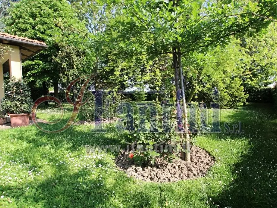 Immagine 4 di Villa in vendita  a Calderara Di Reno