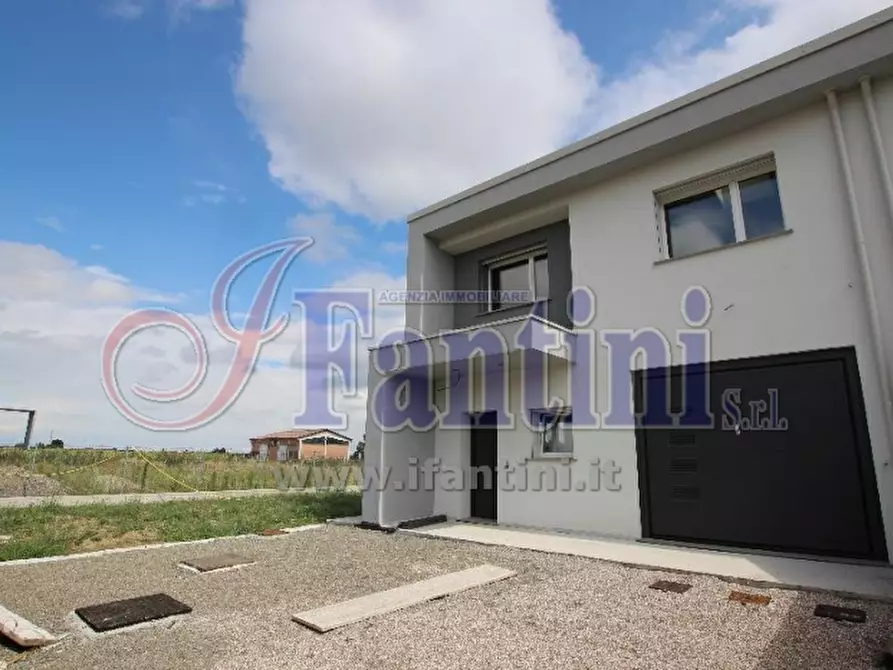 Immagine 2 di Casa bifamiliare in vendita  a Sala Bolognese