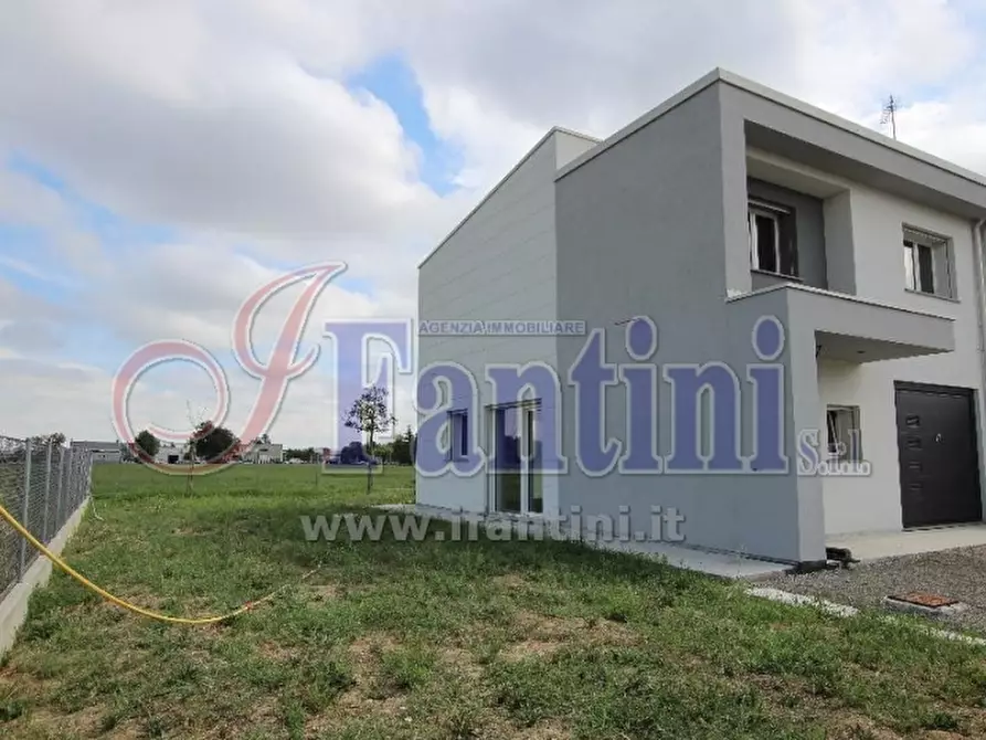 Immagine 3 di Casa bifamiliare in vendita  a Sala Bolognese