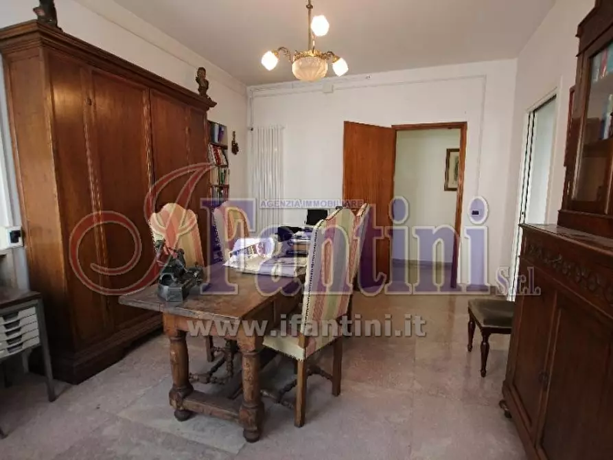 Immagine 12 di Ufficio in vendita  a Ferrara