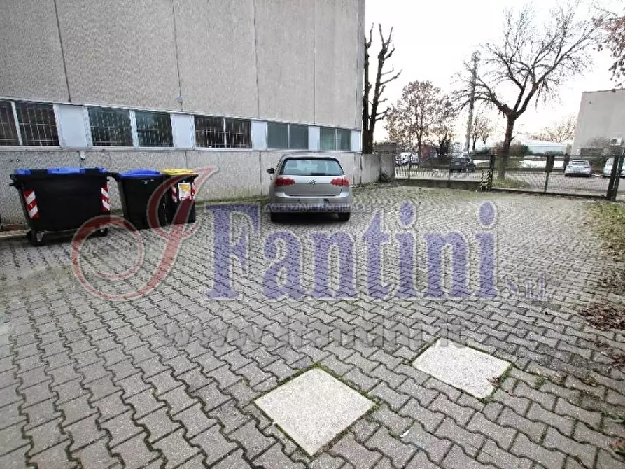 Immagine 2 di Capannone industriale in affitto  in DEL MACABRECCIA 1 a Calderara Di Reno