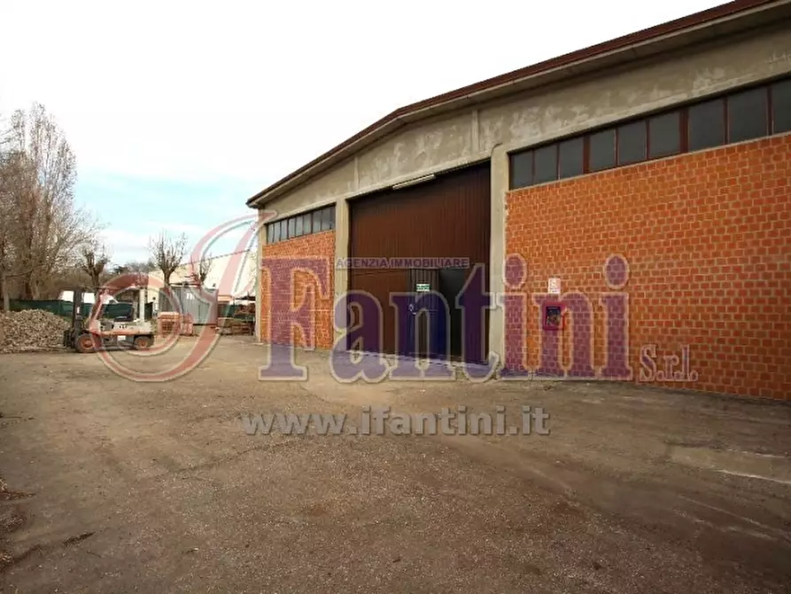 Immagine 3 di Magazzino in vendita  in VIA DEL TAPPEZZIERE 1 a Bologna