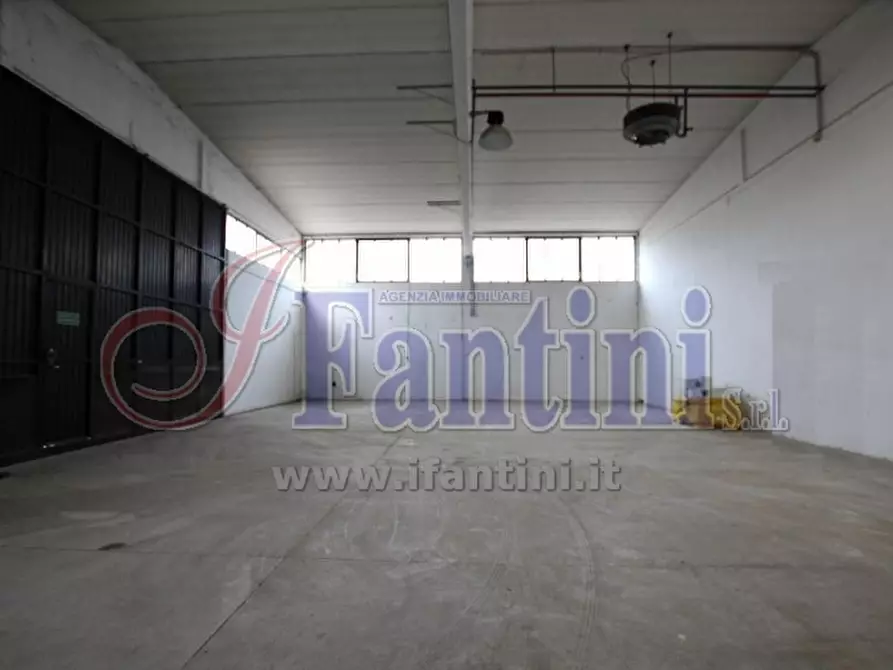 Immagine 5 di Magazzino in vendita  in VIA DEL TAPPEZZIERE 1 a Bologna