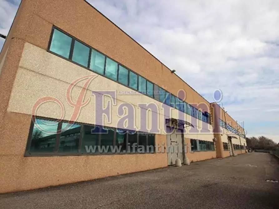 Immagine 2 di Capannone industriale in affitto  a Calderara Di Reno