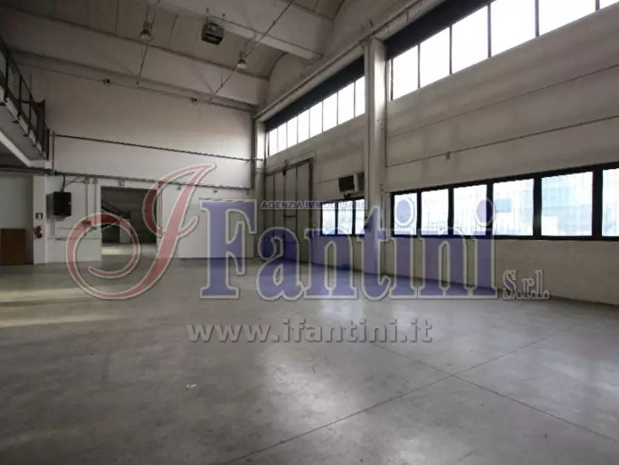 Immagine 12 di Capannone industriale in affitto  a Calderara Di Reno