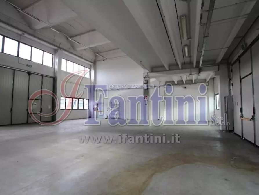 Immagine 19 di Capannone industriale in affitto  a Calderara Di Reno