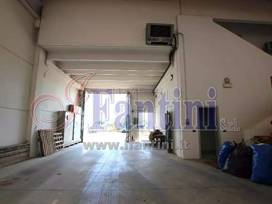 Immagine 10 di Magazzino in affitto  a Zola Predosa
