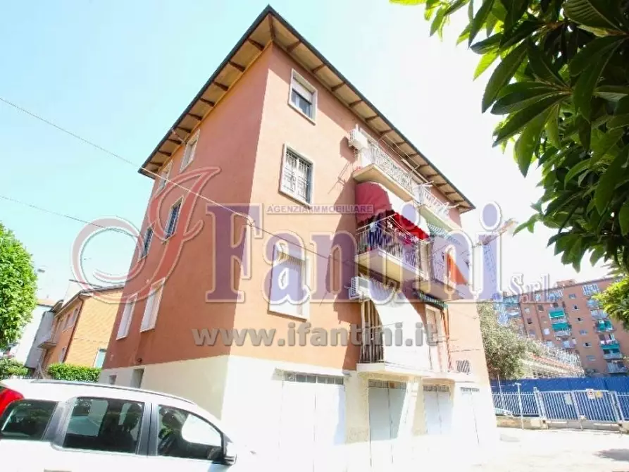 Immagine 3 di Appartamento in vendita  in VIA MERCURIALE 3 a Bologna