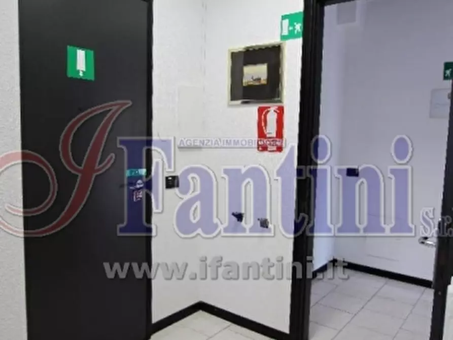 Immagine 2 di Ufficio in vendita  a Calderara Di Reno