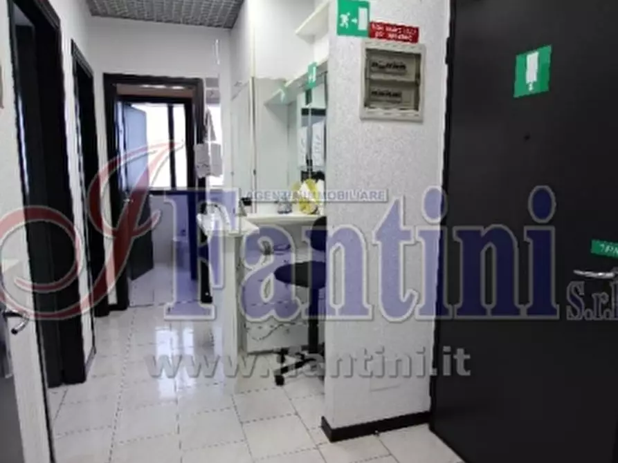 Immagine 3 di Ufficio in vendita  a Calderara Di Reno