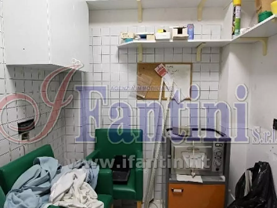 Immagine 15 di Ufficio in vendita  a Calderara Di Reno
