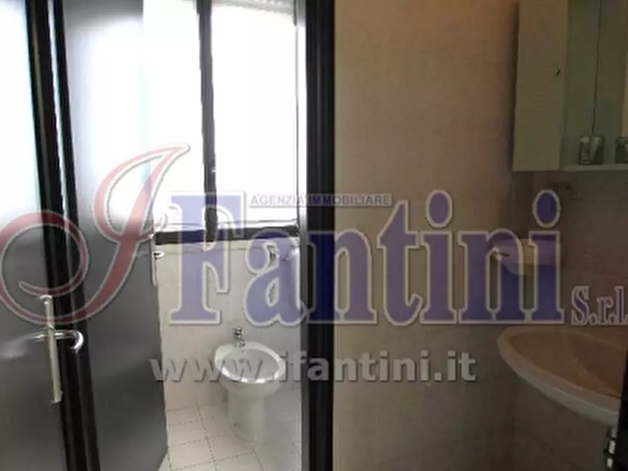 Immagine 17 di Ufficio in vendita  a Calderara Di Reno