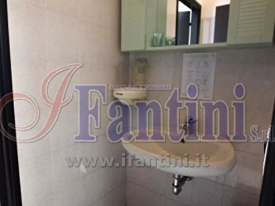 Immagine 18 di Ufficio in vendita  a Calderara Di Reno
