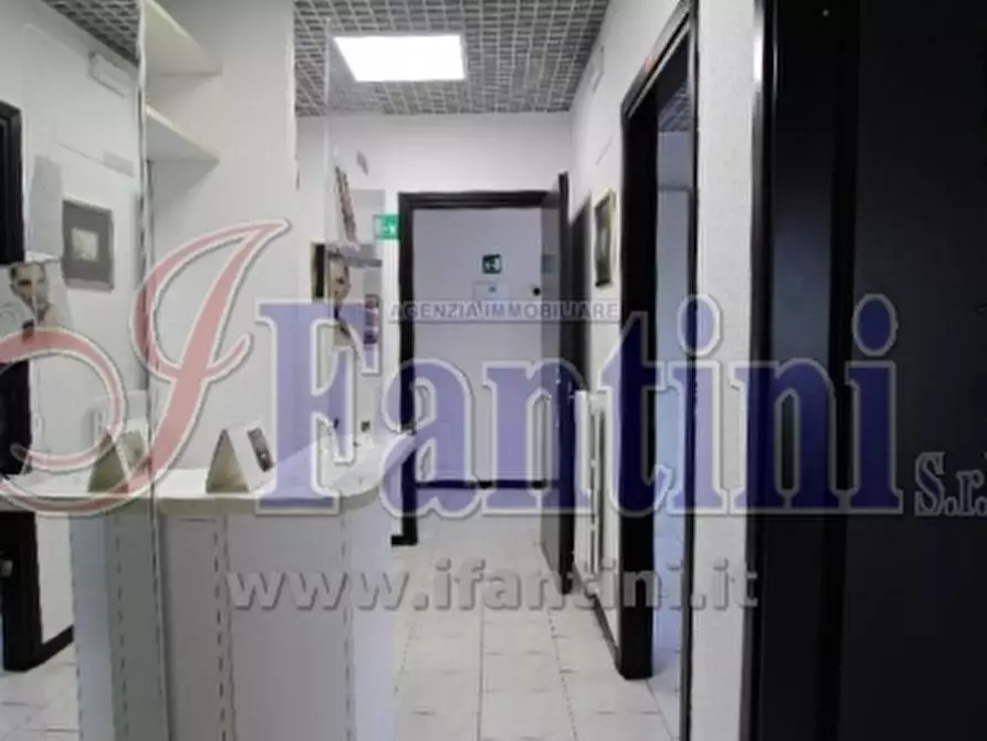 Immagine 4 di Ufficio in vendita  a Calderara Di Reno