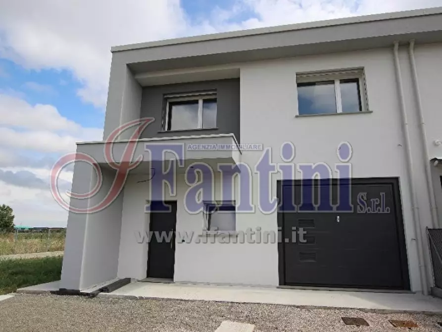 Immagine 1 di Casa bifamiliare in vendita  a Sala Bolognese