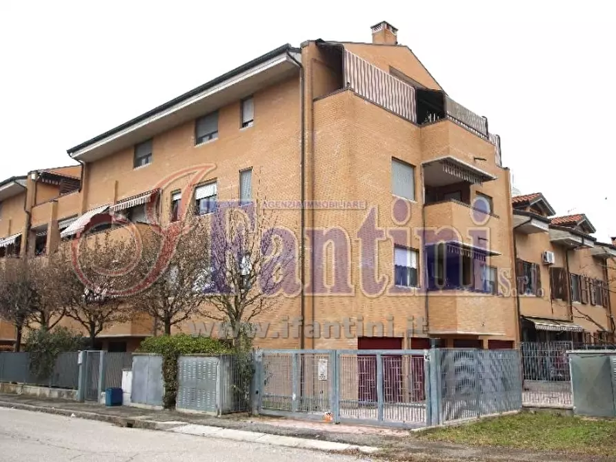 Immagine 1 di Appartamento in vendita  a Calderara Di Reno